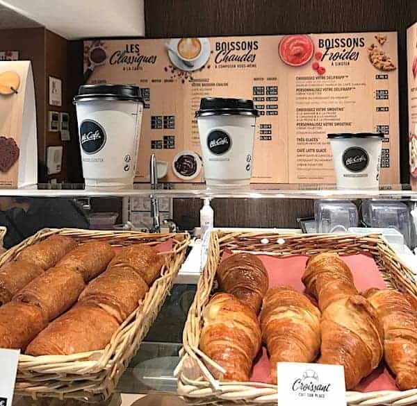 With the scent of fresh-baked croissants, early morning must be the best time to visit Paris