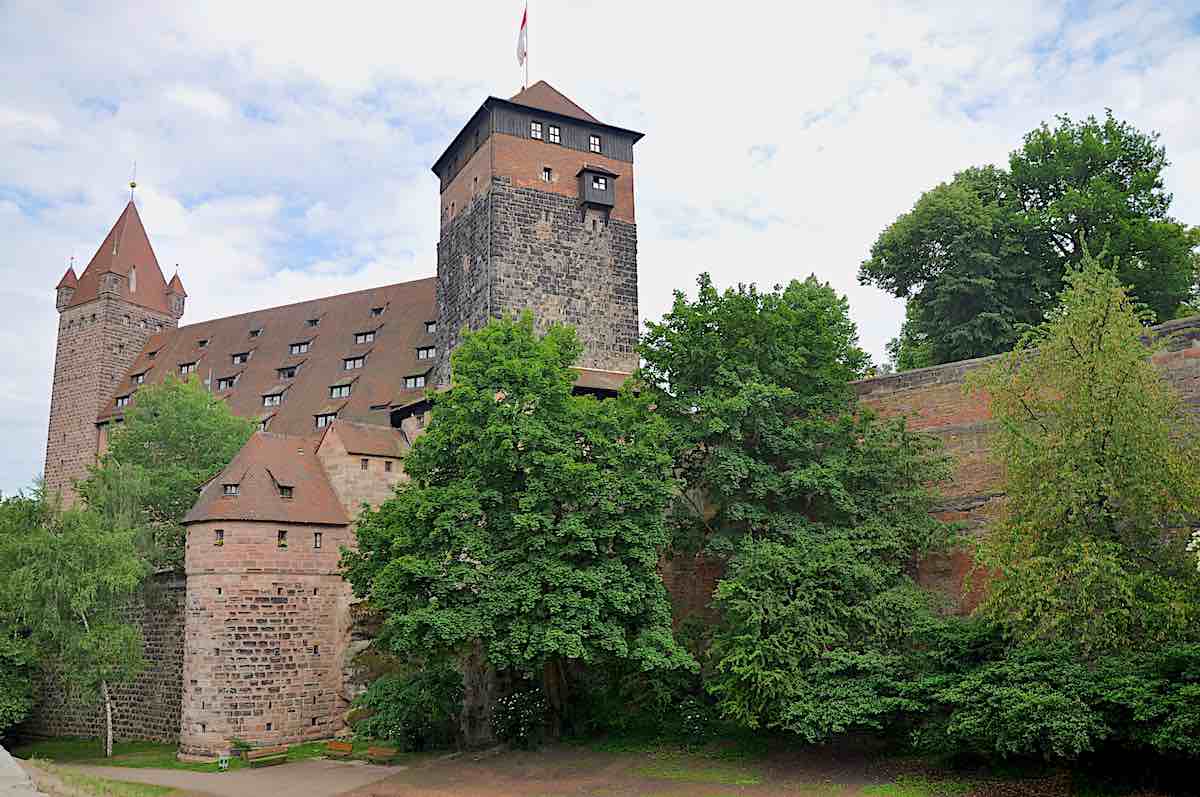 Nuremberg Castle with two towers and a fortified wall around it.